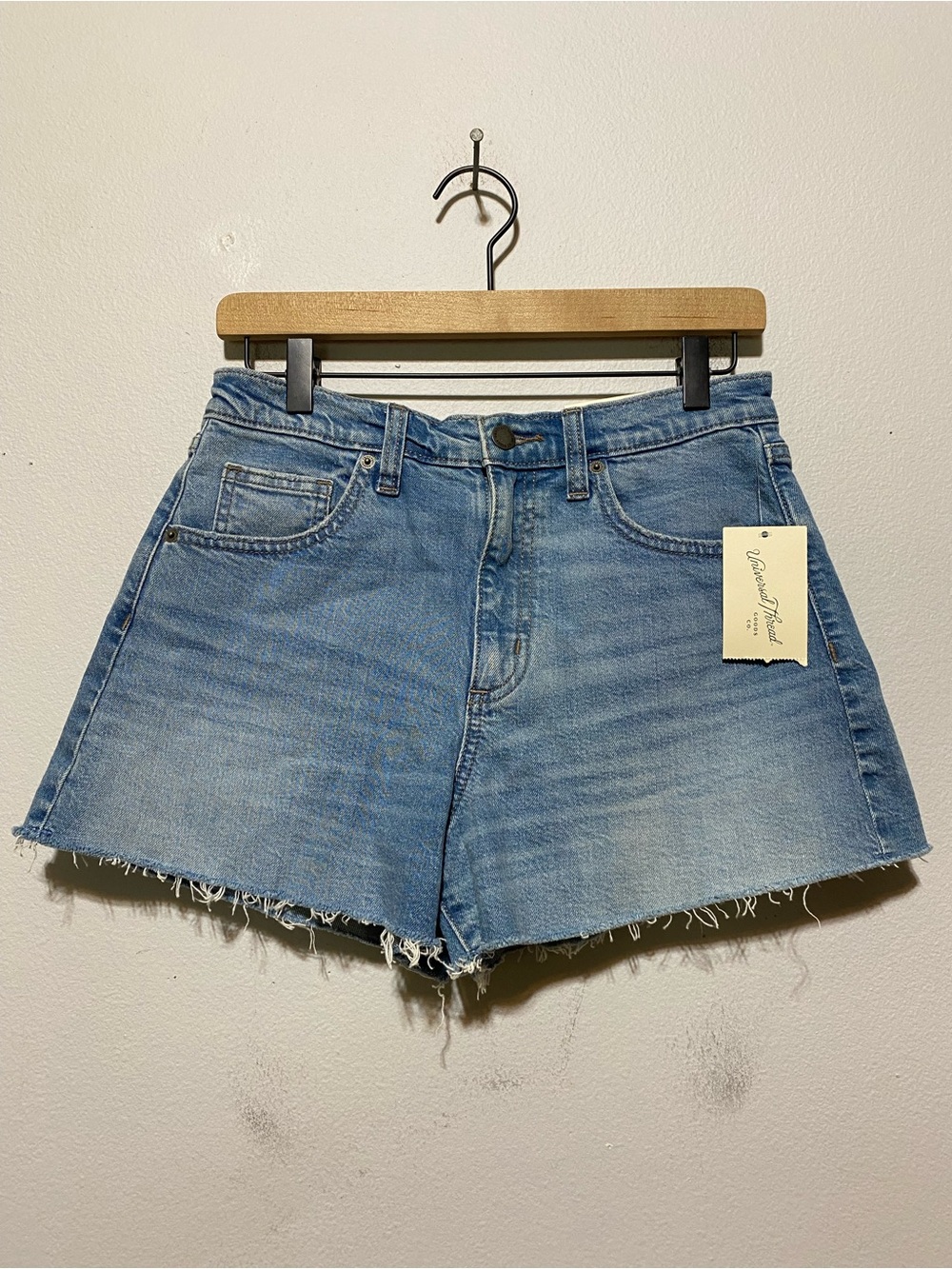 NWT Universal Thread 90βs Baggy Cut Off Denim Shorts Med Wash Size 6